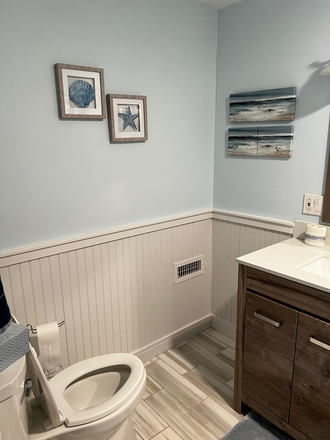 Bathroom 1 - Available for a group of 4! 4 Bedroom neat Narragansett Pier! House