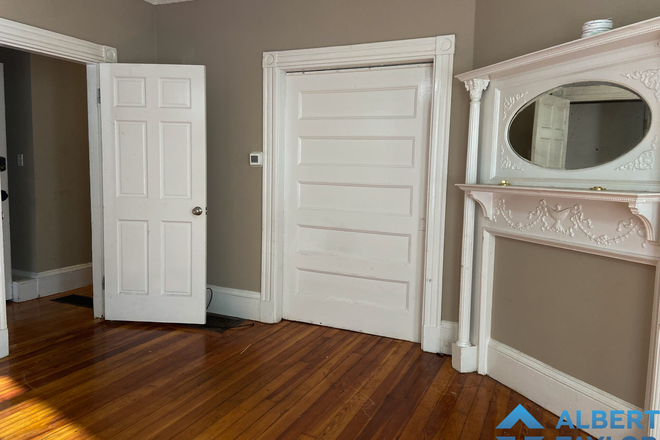 Living Room - Cheapest Six Bed on the market!! Apartments