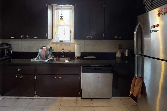 Call NOW for showings! 617-236-8550 - FALCON ST - GREAT DEAL ON EAGLE HILL! LRG MODERN 4BR FOR *9/1/2026* W/ LNDRY ON SITE, 2 BATHS, DECK! Apartments