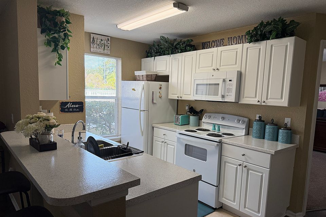 Kitchen - Boardwalk Apartments