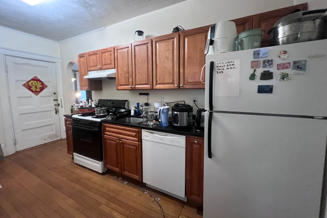 Kitchen - 4 Bed 2 Bath - Close to Campus / Shuttle / Train Apartments