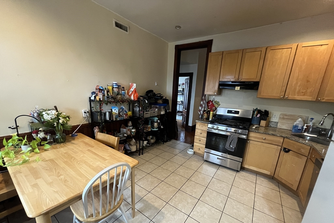 living - SPACIOUS 4 BED WITH IN-UNIT LAUNDRY, WATER INCLUDED! 9/1/26!! Apartments