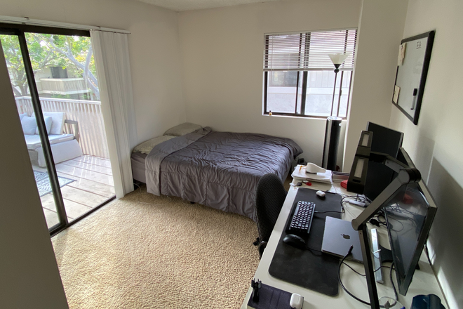 Bedroom - Private bedroom with shared bathroom in University City