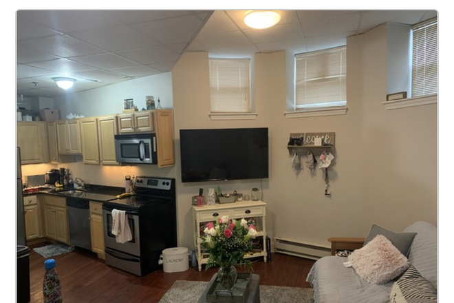 living room - Renovated 2 Bed / 1 Bath w/ ALL utilities included available 9/1/24!! Apartments