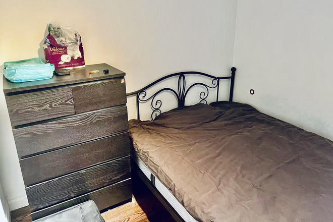 Bedroom - 280 simcoe 1 furnished  room in a 1500 SQFT condo. 8 munites walking  to campus.
