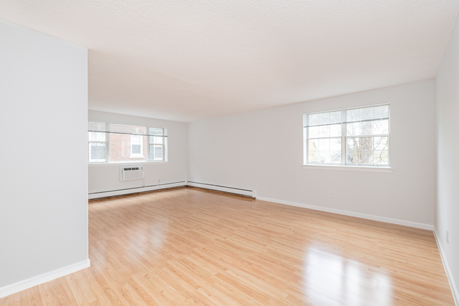living room - **NO BROKERS FEE!* 2 Bed/1 Bath available 8/1/26!! Apartments