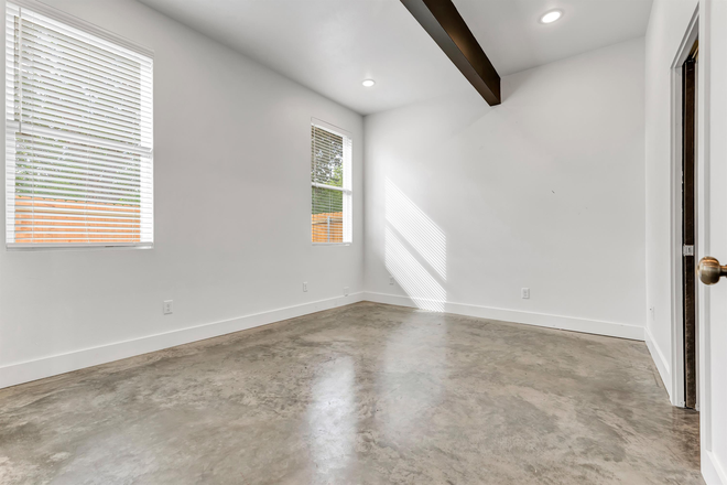 BEDROOM - 1.7 miles to main campus Townhome