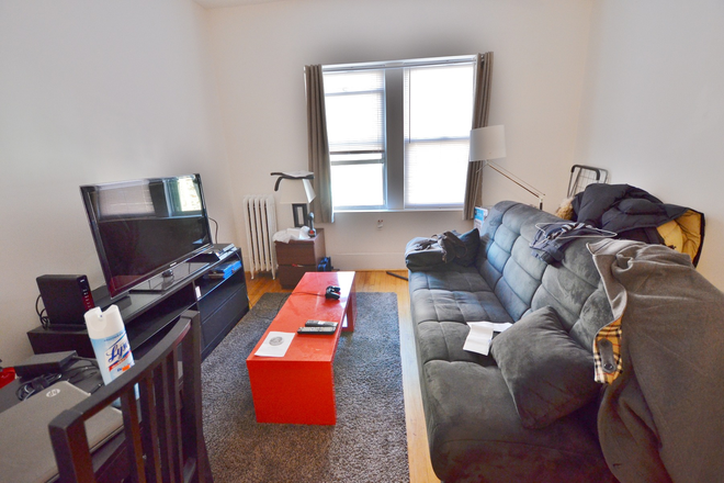 Living room - 1 Bed Available 9/1/25! *CONTACT NOAH 603-470-8181* Apartments