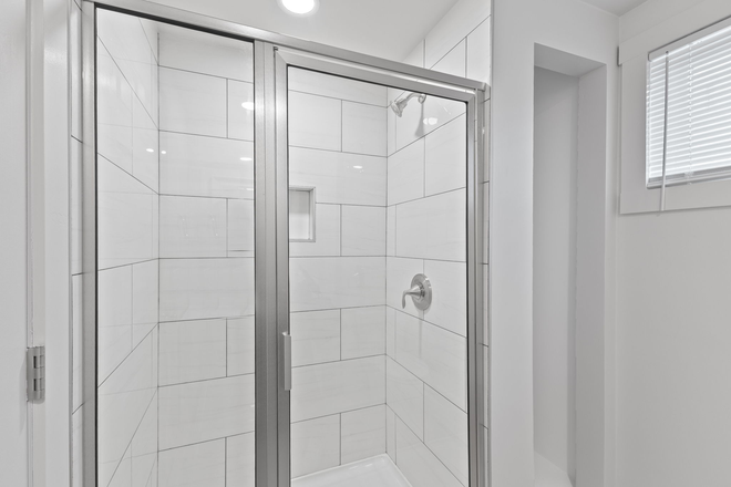 3rd Floor Bath - 2nd and 3rd floor units in Duplex Duplex