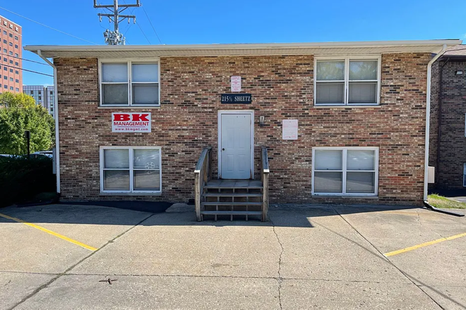 Apartment exterior - 215 1/2 Sheetz St