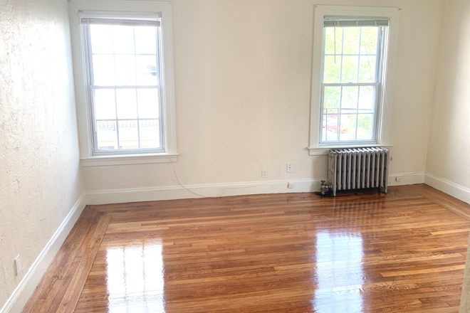 Living room - All utilities, WiFi & parking included—steps to Brown, Wayland Sq & Fox Point dining spots! Apartments