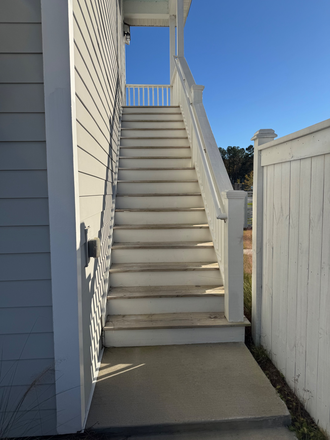 Private Entrance - Detached Studio FROG - Beautifully Furnished w/ Private Entrance Apartments