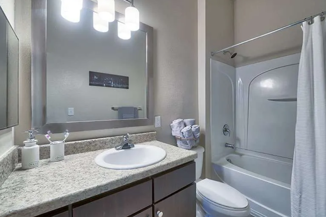 Bathroom - apartment close to campus, move in now!