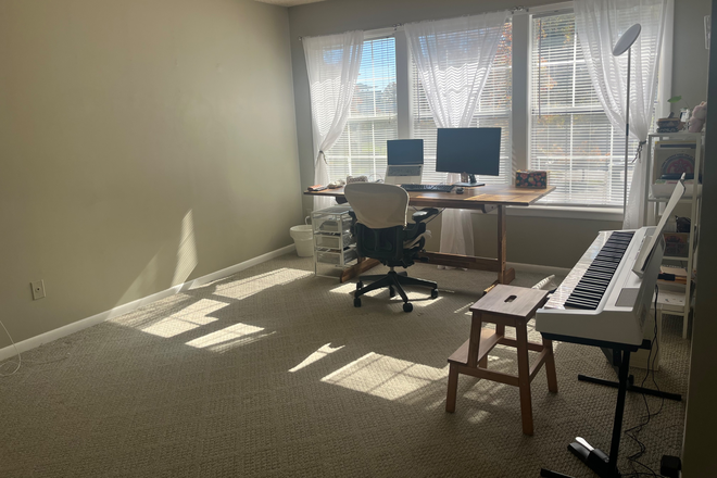 Study room - Short term sublet:Furnished 2BR condo-Trinity Court-Princeton