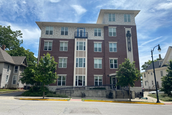 Building - South Street Station Apartments