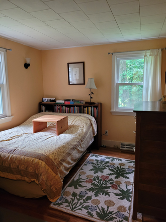 Main bedroom - Spring sublet: small 2-bedroom furnished house, pet friendly