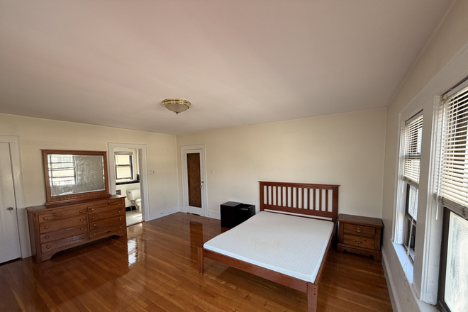 Master bedroom - Large master suite with private bath near Tufts Apartments