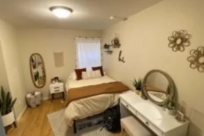 Bedroom - Downtown House