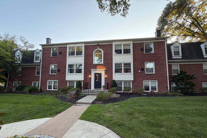 Front of the building, Parking spots located  on both sides of the building. - Updated 2 Bedroom Condo in Gated Community Near Loyola