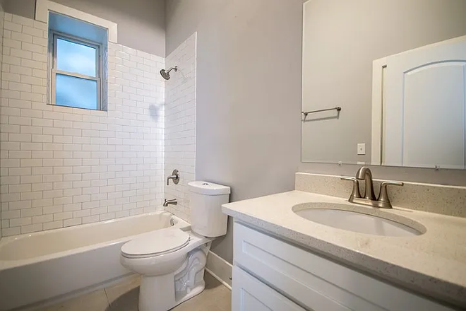 Bathroom 2 - 1711 S Carpenter St, 1F Apartments