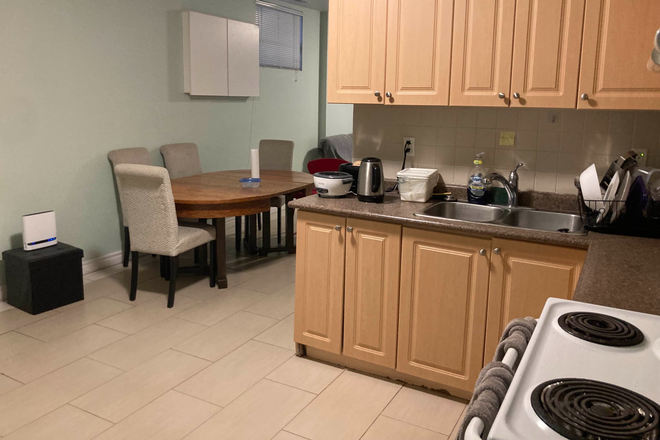 Kitchen - 4 beds 2 bath - House