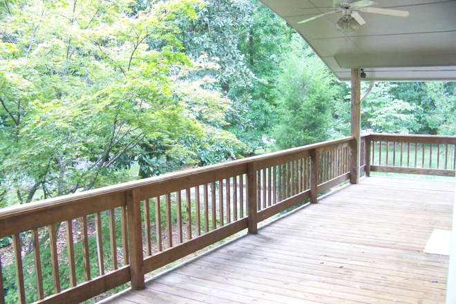 Expansive covered front porch deck - Treehouse Apartment in 2 level house - Elkin Hills neighborhood 2 miles to campus