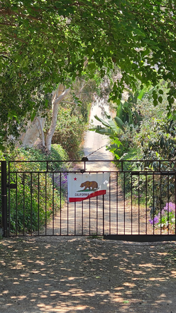 Street Entrance - Artistic home safe secure and close to UCSD