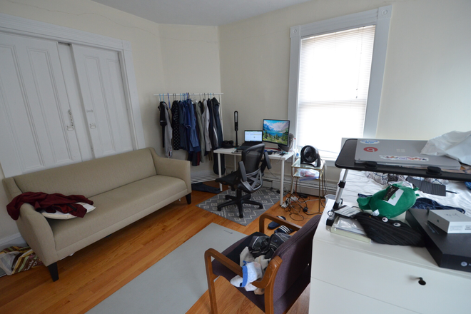 35 Brookline St. - Available for 9/01/2025! Comfortable Roomy 3 BR on Brookline St. Cambridge -  GREAT LOCATION!!! Apartments