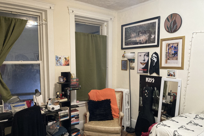 20 Hemenway St - Avail 9/1 - Awesome, Spacious, exposed brick 1 BR Split on Hemenway Apartments