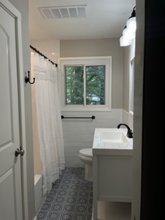 Shared Bathroom - Ready to Move In Room ($800) Shared-Housing ! Townhome