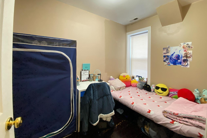 Bedroom - 1729 Fontain St 2 Apartments