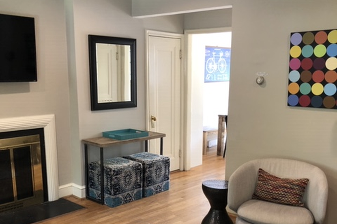 Living Room - Fully Furnished Townhouse - Close to Campus - 2027-2028 - CAC - 2 Parking Spaces