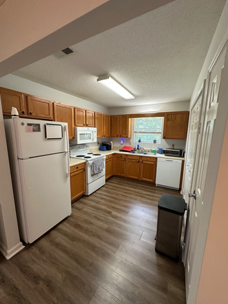 Kitchen - Bethany Village Apartments 13 min from campus