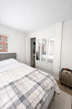 Bedroom View 1 - Bedroom in 3 Bed / 2 Bath – Balcony, In-Unit W/D, Optional Covered Parking. Summer Sublet Apartments