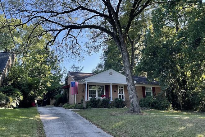 Street View - Summer Sublet: 1 bedroom available in a house 7 min from campus