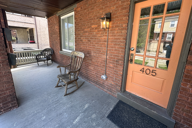 Front porch - Walk to campus- Newly remodeled