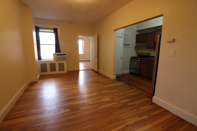 living room - Sunny Washington Square 1 bed with updated kitchen - NO FEE! Apartments