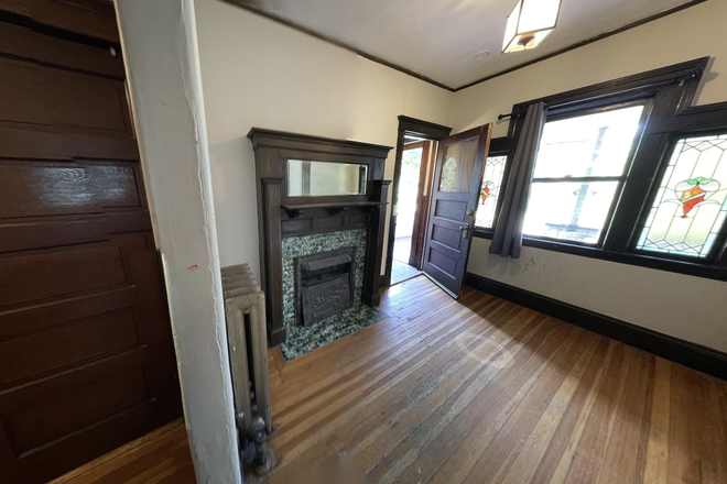 Call NOW for showings! 617-236-8600 - DEARBORN RD - HUGE DUPLEX 4BR/1BA NEAR TUFTS *AVAIL NOW* W/ PRCH, LNDRY IN BLDNG, PRKNG, DINING RM! Apartments