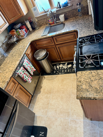 Kitchen - 6 Beautiful Large Bedroom 3 Bathrooms close to Campus $775-$850 Per Person. House