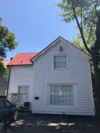 exterior of carriage house - Carriage House 2 Blocks From MUSC is perfect for anyone who wants to walk to work/school.