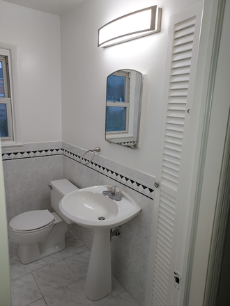 Full bathroom - Single family house close to campus