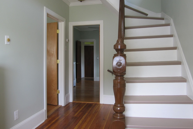 Hallway in Unit 1 - Furnished rooms near Harvard, MIT and MGH, Available 6/23/2025