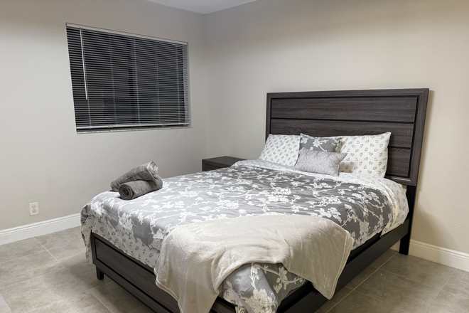 Photo - Walking Distance (0.1 mi/2 min walk to NSU medical campus) 2bd/2bath Located Across the NSU Dental Apartments