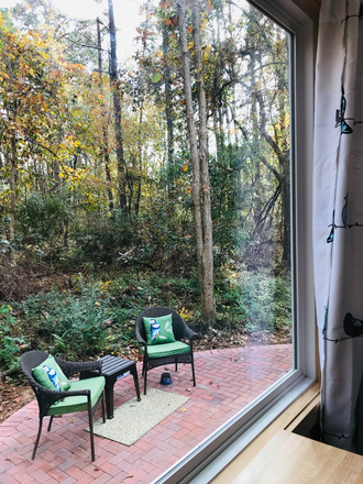 Private patio - Fully furnished entire 1B1B Loft, 30 minutes to MUSC