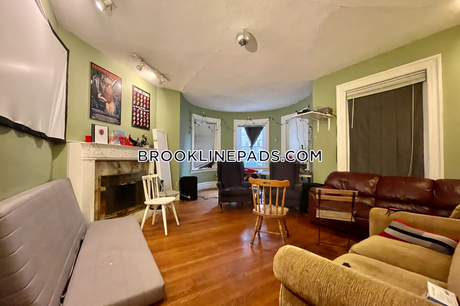 Living Room - Spacious 3 Bed 1 Bath Apartment Located on Naples Rd. in Brookline!