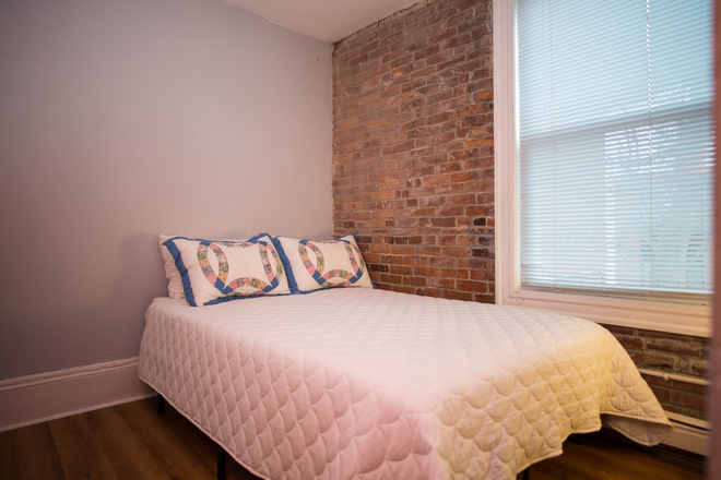 Bedroom - Hammond St 4 Bed South End Townhome