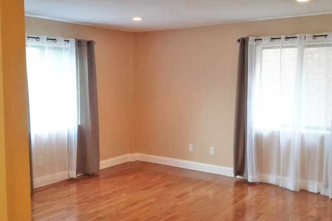 ... - Cleveland Circle, 3 Bed with In-Unit Laundry!! Condo