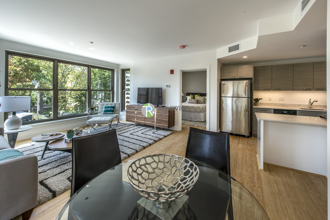 . - SEPT 2025-Amazing 2 bed 2 bath in Packards! Students OK and NO FEE!