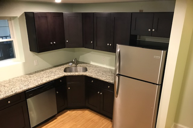 kitchen - Economical Room for rent with in-unit laundry, central air/heat & walking distance to campus Apartments