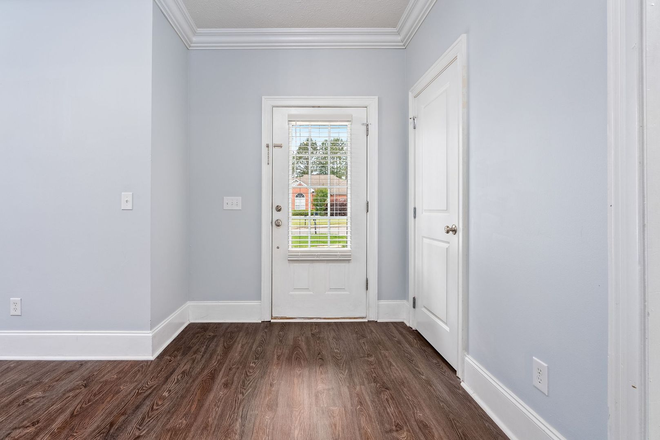 Photo - 1417 Cloverbrook Circle House